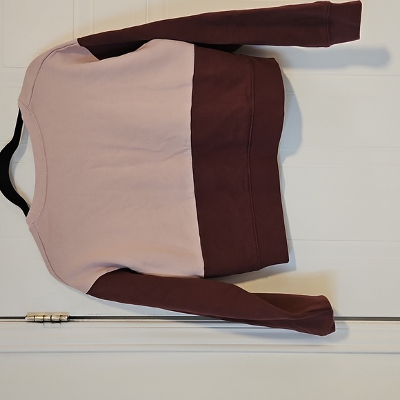 Womens Columbia Sweatshirt Medium purple pull over cotton - Picture 3 of 5